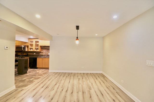 12 Oak Creek Drive 1213, Buffalo Grove, IL 60089