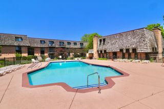 12 Oak Creek Drive 1213, Buffalo Grove, IL 60089