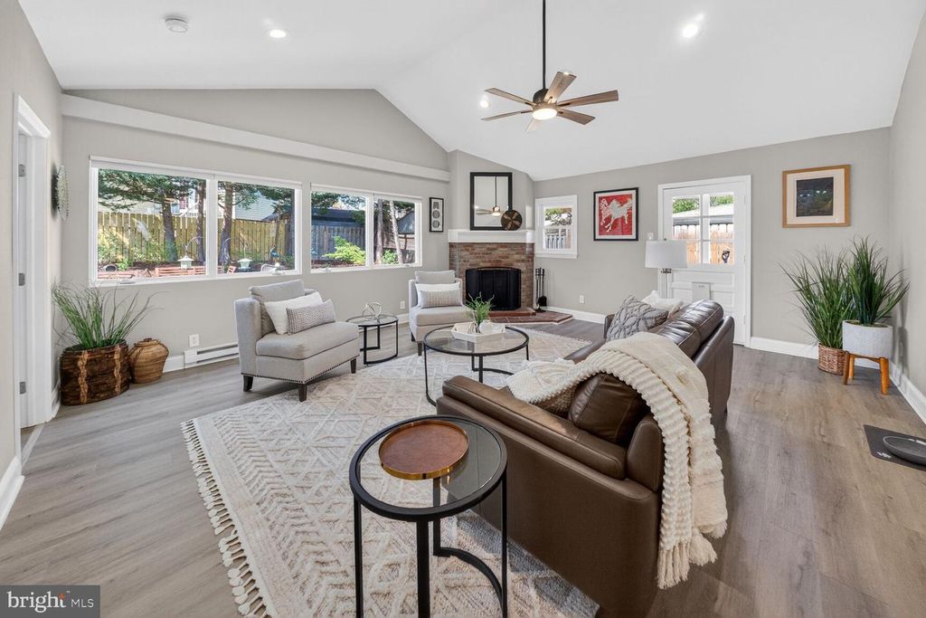 Image 10 of property listing at 7007 LEMAY RD, Rockville, MD 20851