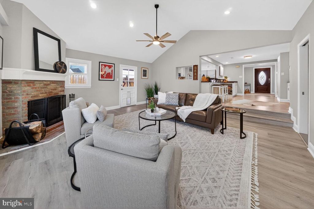 Image 11 of property listing at 7007 LEMAY RD, Rockville, MD 20851