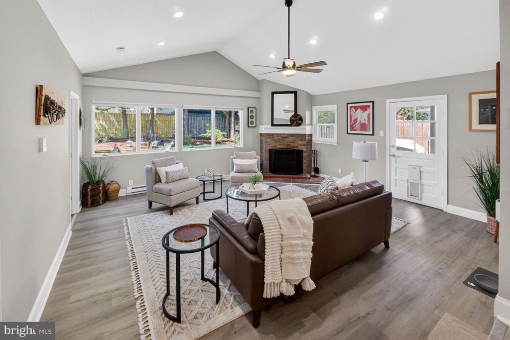 Image 12 of property listing at 7007 LEMAY RD, Rockville, MD 20851