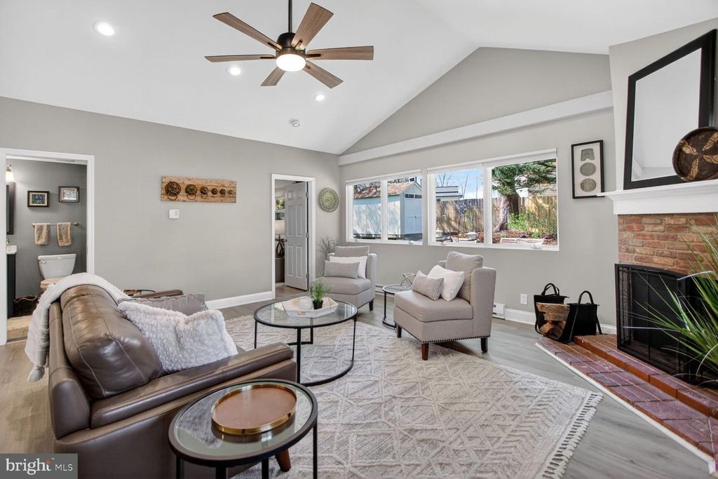 Image 13 of property listing at 7007 LEMAY RD, Rockville, MD 20851