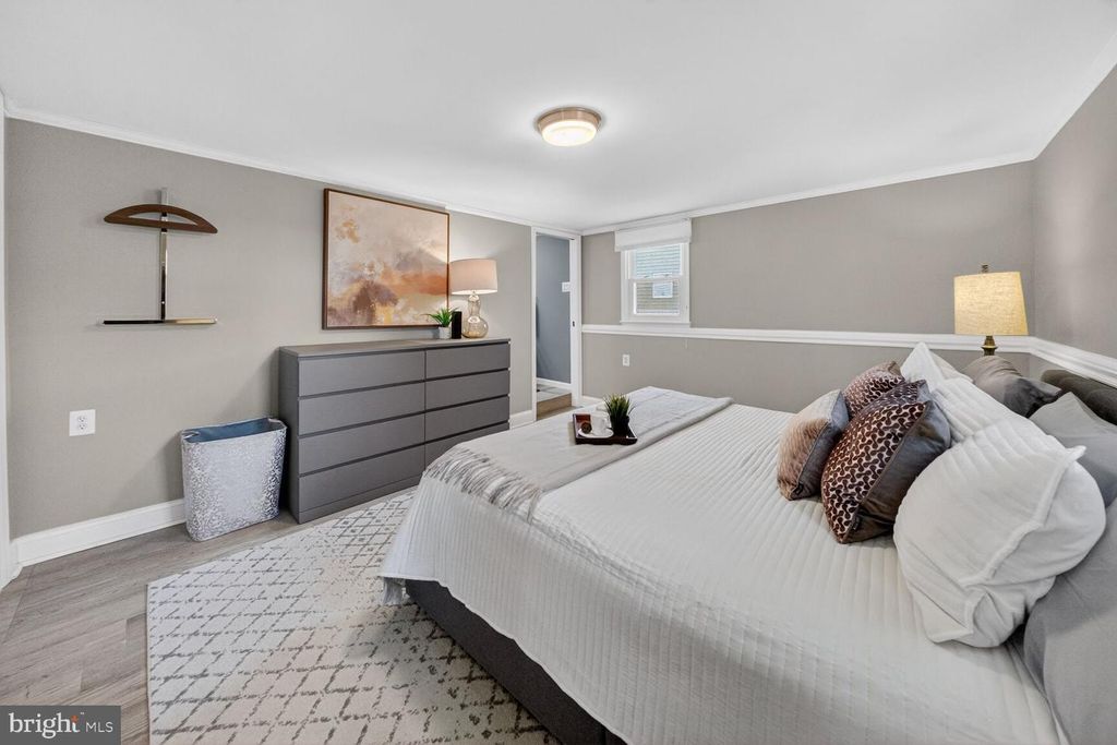 Image 15 of property listing at 7007 LEMAY RD, Rockville, MD 20851