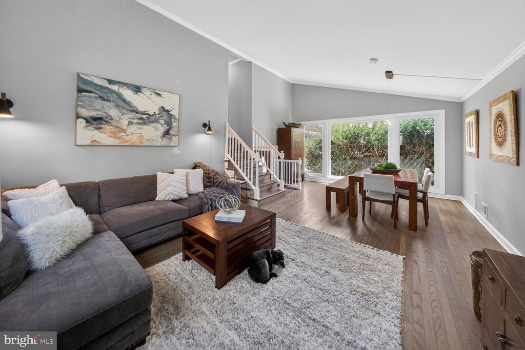 Image 20 of property listing at 7007 LEMAY RD, Rockville, MD 20851