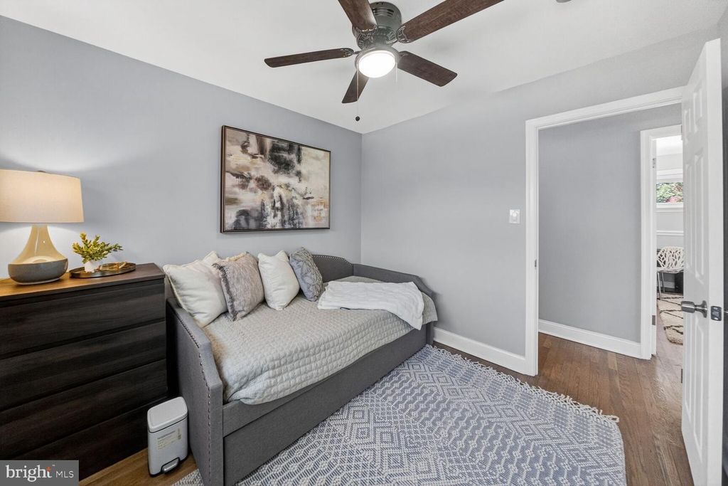 Image 24 of property listing at 7007 LEMAY RD, Rockville, MD 20851