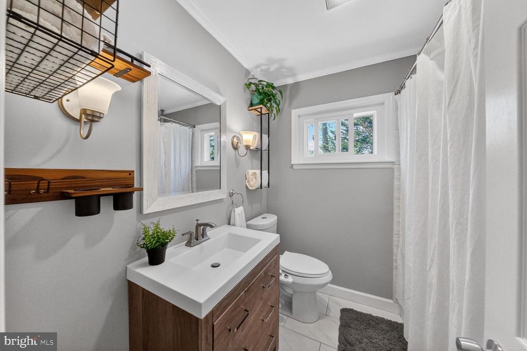 Image 28 of property listing at 7007 LEMAY RD, Rockville, MD 20851