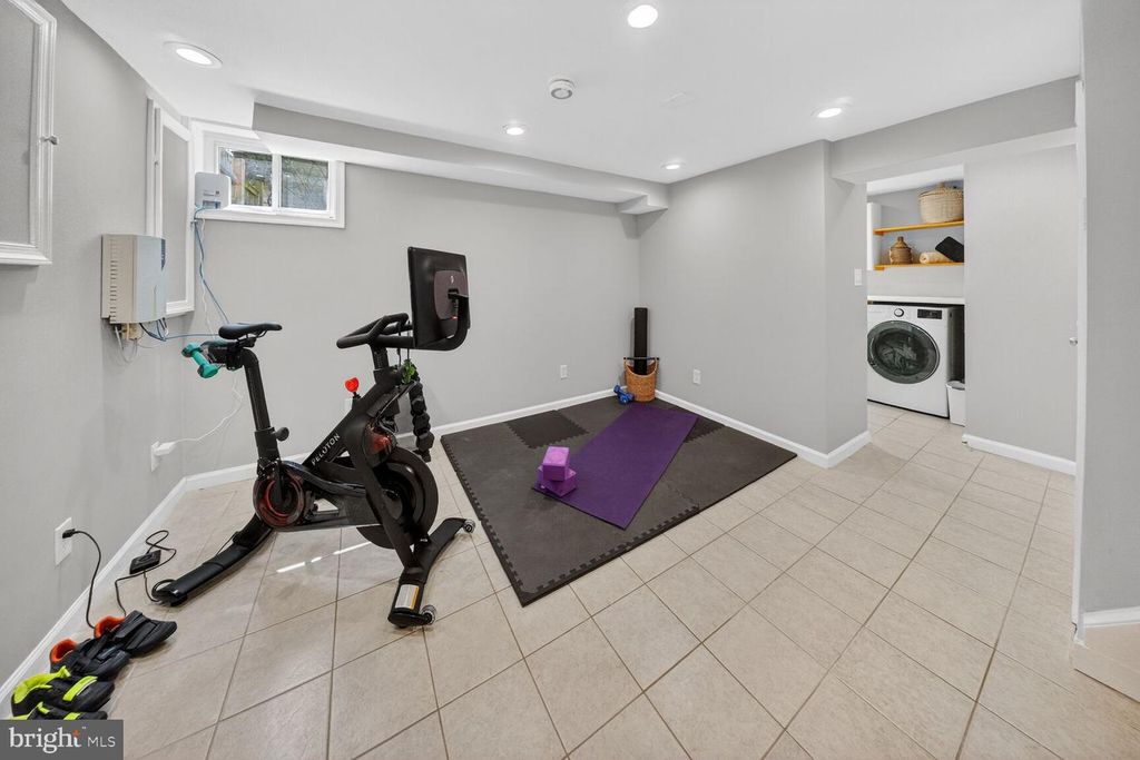 Image 30 of property listing at 7007 LEMAY RD, Rockville, MD 20851