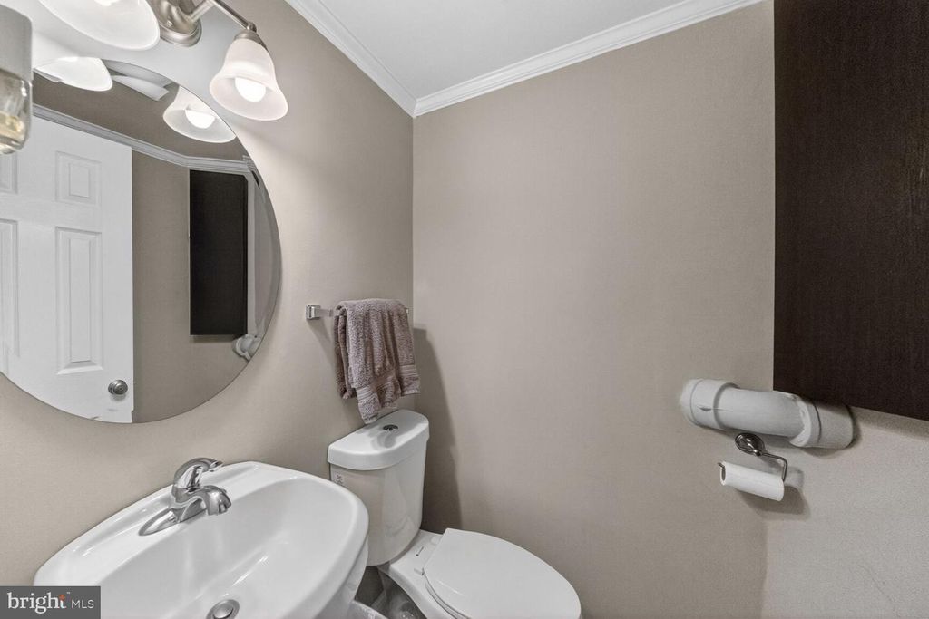 Image 32 of property listing at 7007 LEMAY RD, Rockville, MD 20851