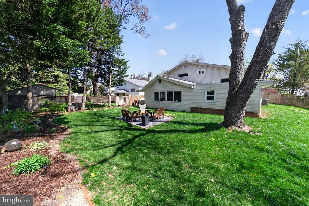 Image 33 of property listing at 7007 LEMAY RD, Rockville, MD 20851