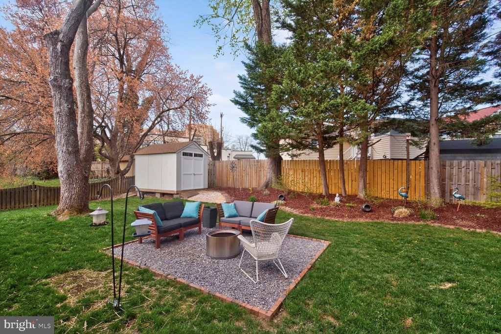 Image 34 of property listing at 7007 LEMAY RD, Rockville, MD 20851