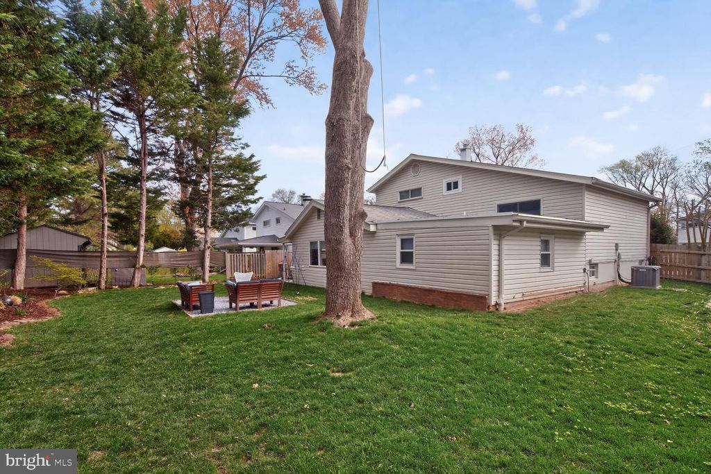 Image 36 of property listing at 7007 LEMAY RD, Rockville, MD 20851