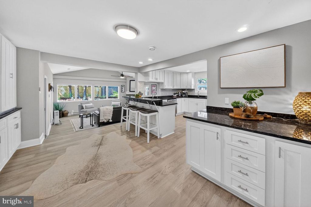 Image 4 of property listing at 7007 LEMAY RD, Rockville, MD 20851