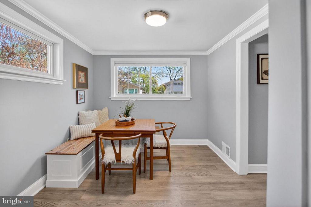 Image 8 of property listing at 7007 LEMAY RD, Rockville, MD 20851