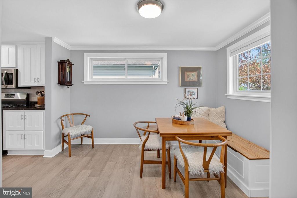 Image 9 of property listing at 7007 LEMAY RD, Rockville, MD 20851