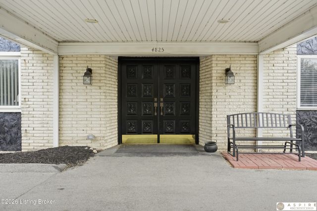 4825 Sherburn Ln 104B, Louisville, KY 40207