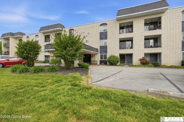 4825 Sherburn Ln 104B, Louisville, KY 40207