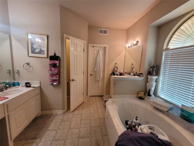 7113 Brekenridge Drive, Fort Worth, TX 76179