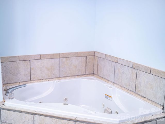 174 deep woods Trail, Canton, NC 28716