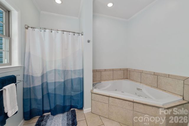 174 deep woods Trail, Canton, NC 28716