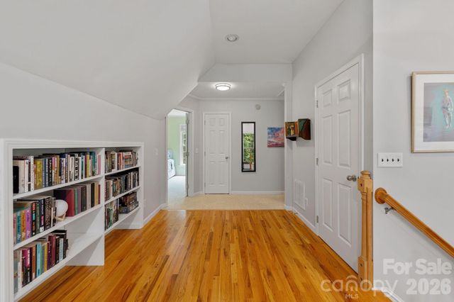 174 deep woods Trail, Canton, NC 28716