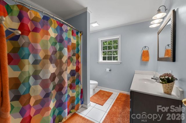 174 deep woods Trail, Canton, NC 28716