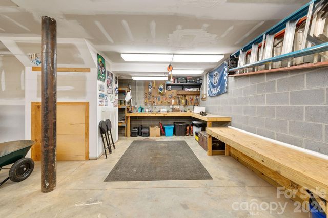 174 deep woods Trail, Canton, NC 28716