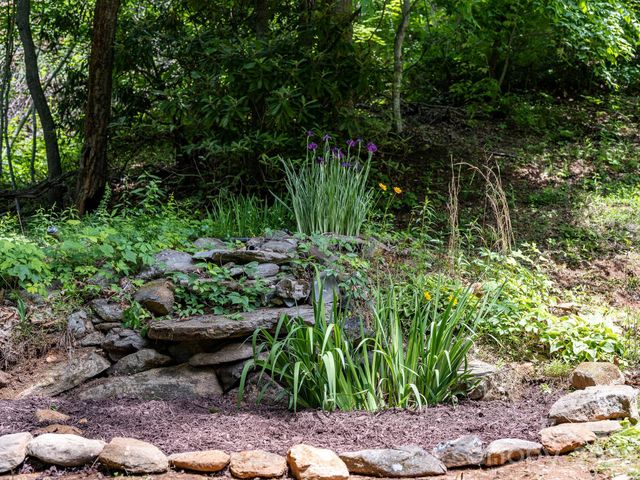 174 deep woods Trail, Canton, NC 28716