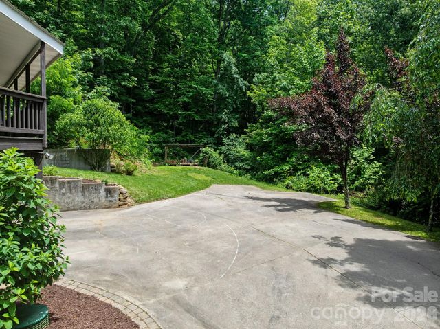 174 deep woods Trail, Canton, NC 28716