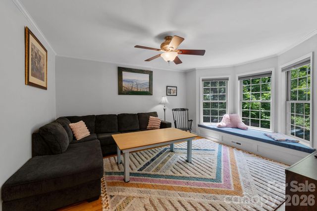 174 deep woods Trail, Canton, NC 28716