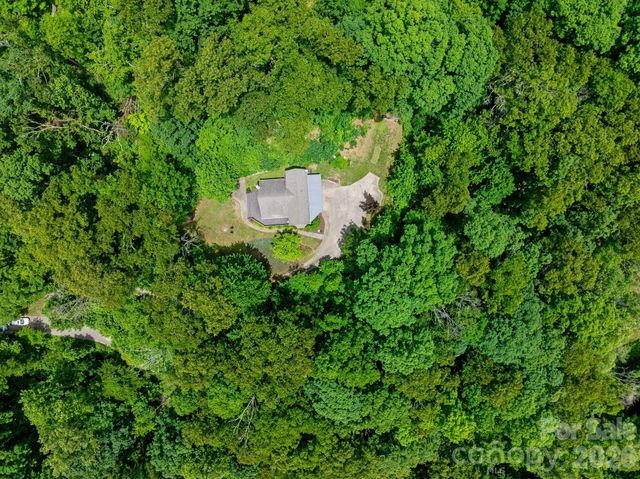 174 deep woods Trail, Canton, NC 28716