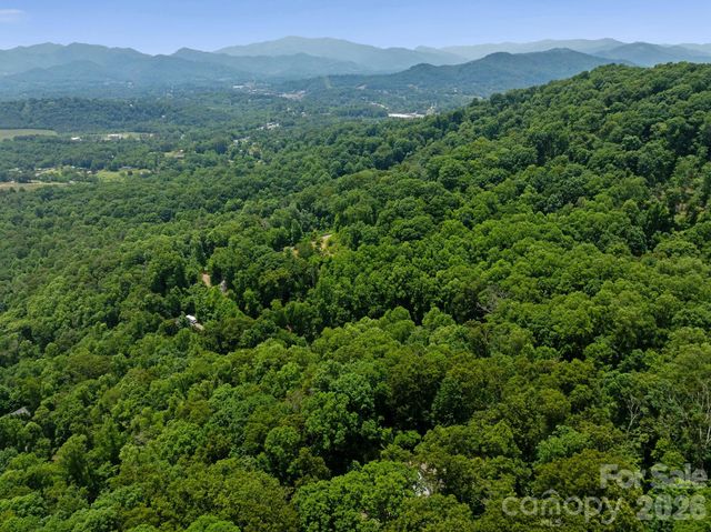 174 deep woods Trail, Canton, NC 28716