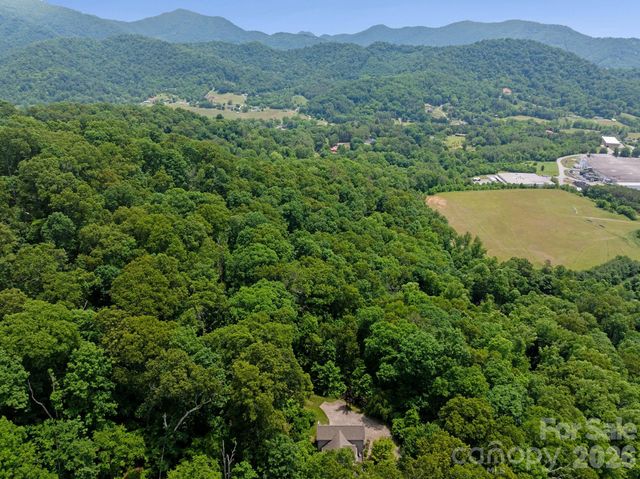 174 deep woods Trail, Canton, NC 28716