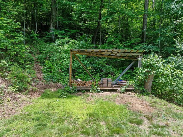 174 deep woods Trail, Canton, NC 28716