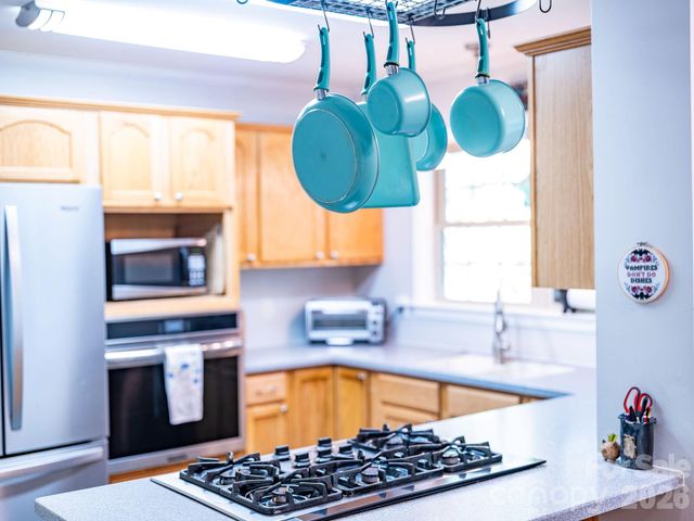 174 deep woods Trail, Canton, NC 28716