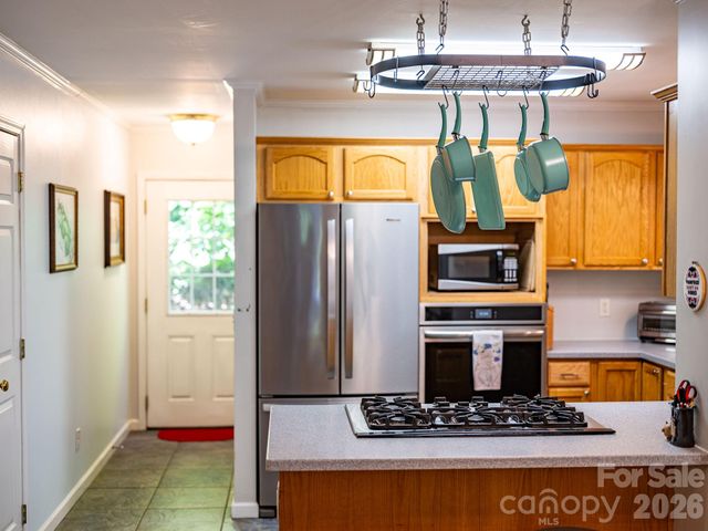 174 deep woods Trail, Canton, NC 28716