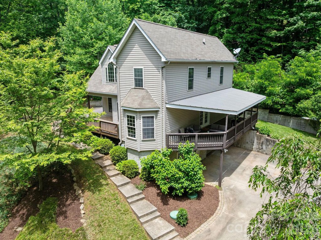 174 deep woods Trail, Canton, NC 28716