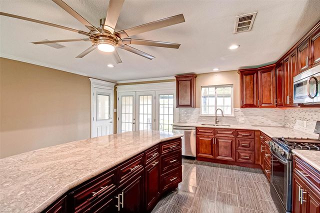 4804 Saxon Street, Bellaire, TX 77401