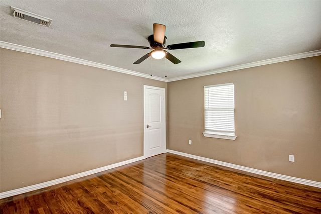 4804 Saxon Street, Bellaire, TX 77401