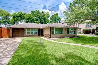 4804 Saxon Street, Bellaire, TX 77401