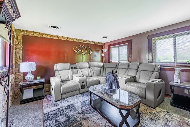 515 Forest Avenue, Willow Springs, IL 60480