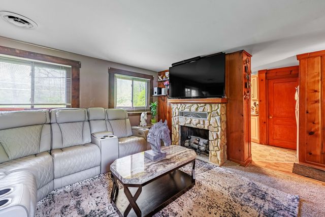 515 Forest Avenue, Willow Springs, IL 60480