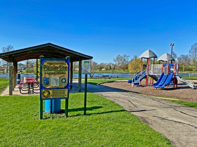 638 N Lombard Avenue, Lombard, IL 60148