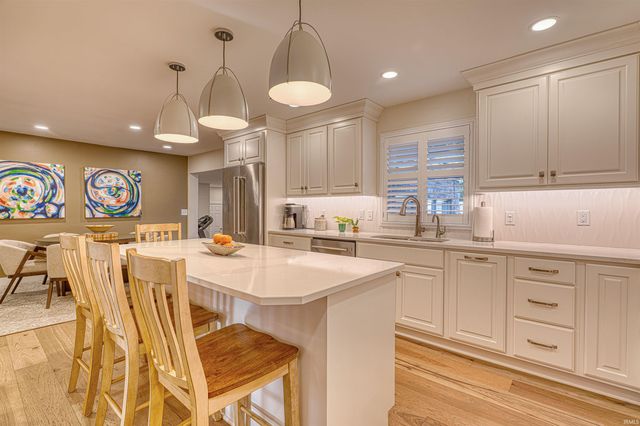 1220 S Royal Avenue, Evansville, IN 47715