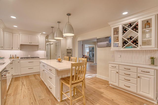 1220 S Royal Avenue, Evansville, IN 47715