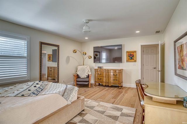 1220 S Royal Avenue, Evansville, IN 47715