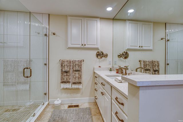 1220 S Royal Avenue, Evansville, IN 47715