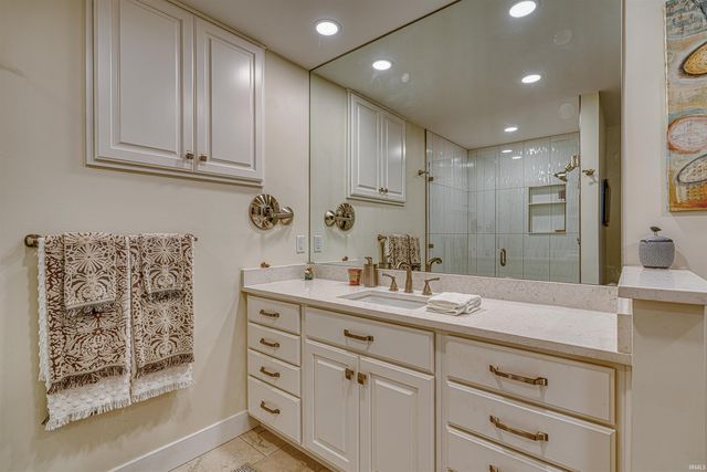 1220 S Royal Avenue, Evansville, IN 47715