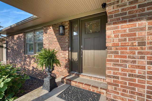 1220 S Royal Avenue, Evansville, IN 47715