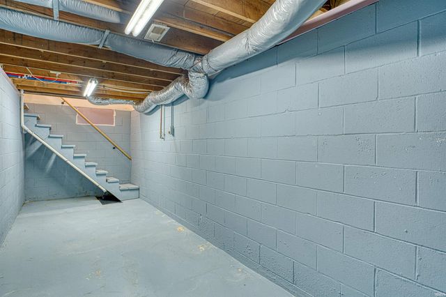 1220 S Royal Avenue, Evansville, IN 47715