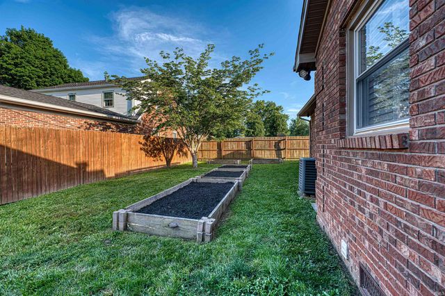 1220 S Royal Avenue, Evansville, IN 47715